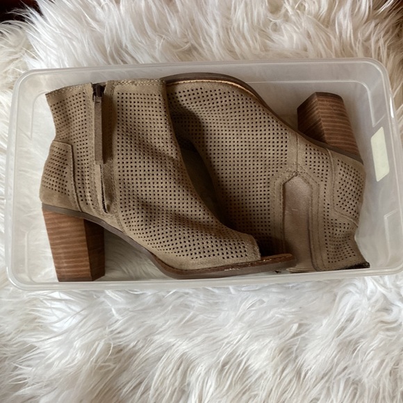 TOMS Majorca Peep Toe Bootie Perforated Suede - Picture 7 of 8